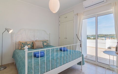 Praia da Luz Sea View: Habitación, Propiedad, Mueble, Producto, Habitación, Cama, Suelo, Diseño De Interiores, Edificio, Bienes Raíces