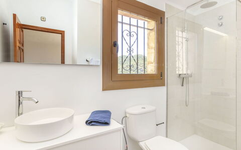 Venecia: Baño, Arreglo De Tubería, Piso, Lavabo Del Baño, Diseño De Interiores, Lavabo, Suelo, Grifo, Mueble De Baño, Casa