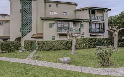 Horizon Océan 1: Planta, Cielo, Edificio, Ventana, Nube, Casa, El Terreno Del Lote, Árbol, Hierba, Diseño Urbano