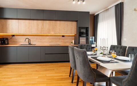 Jure: Mueble, Diseño De Interiores, Piso, Madera, Cocina, Mostrador, Gabinetes, Suelo, Casa, Lámpara