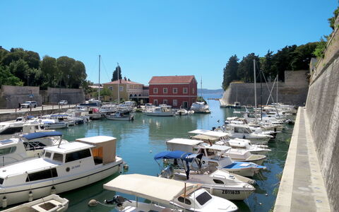 Jure: Agua, Barco, Cielo, Watercraft, Propiedad, Vehículo, Azur, Barcos Y Canotaje - Efectos Y Equipo, Cuerpo De Agua, Edificio
