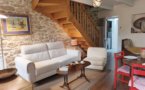 La Rodière: Mueble, Diseño De Interiores, Piso, Sofá, Madera, Suelo, Habitación, Sala, Mesa, Silla