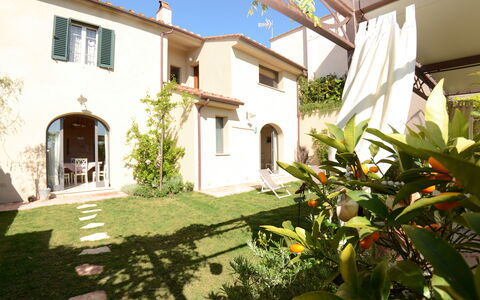 Al Colle Di Lari: Propiedad, Casa, Edificio, Casa, Bienes Raíces, Inmuebles, Barrio Residencial, Villa, Patio, Habitación
