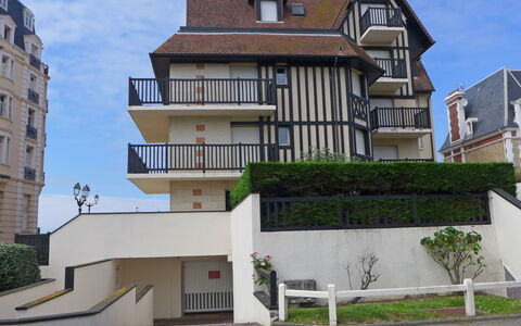 Les Terrasses du Casino: Edificio, Cielo, Planta, Propiedad, Ventana, Nube, Casa, Diseño Urbano, Barrio Residencial, Bienes Raíces