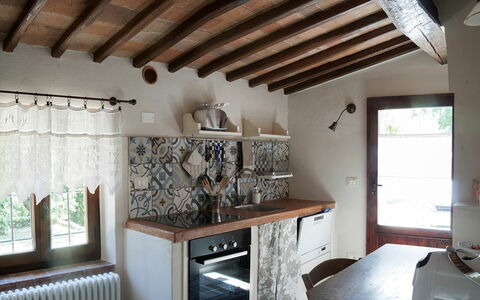 Agriturismo La Pieve: Propiedad, Habitación, Techo, Edificio, Casa, Diseño De Interiores, Mueble, Haz, Arquitectura, Suelo