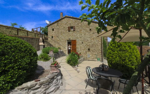 La Casa del Nonno: Equipo De Juego Exterior, Tobogán, Espacio Publico, Patio De Recreo, Tolva, Jardín, Patio Interior, Sombra, Ocio, Césped