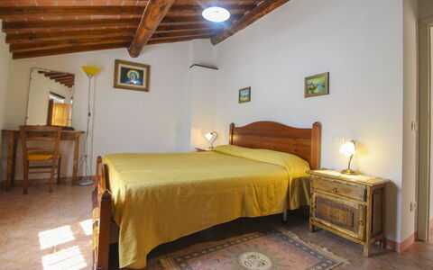 La Casa del Nonno: Mueble, Pared, Madera, Techo, Cama, Diseño De Interiores, Suelo, Piso, Habitación, Habitación
