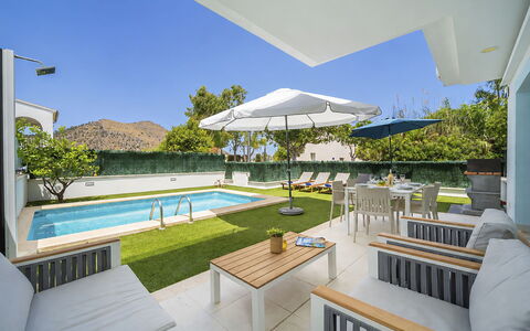 Teresa Beach 1: Piscina, Casa, Mueble, Recurso, Mueble Para Exteriores, Sombra, Paisajismo, Inmuebles, Silla, Jardín