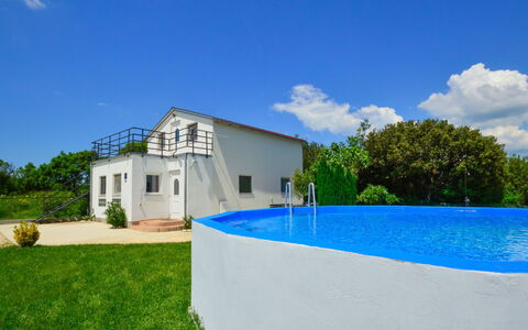 Martina: Propiedad, Casa, Azul, Casa, Bienes Raíces, Inmuebles, Arquitectura, Edificio, Barrio Residencial, Cielo