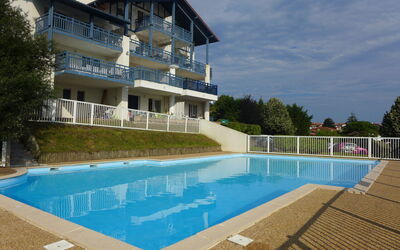 Guethary 107: Piscina, Propiedad, Bienes Raíces, Barrio Residencial, Casa, Azur, Agua, Casa, Villa
