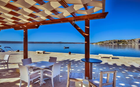 Magis: Agua, Cielo, Mueble, Propiedad, Azul, Mesa, Sombra, Azur, Silla, Mueble Para Exteriores