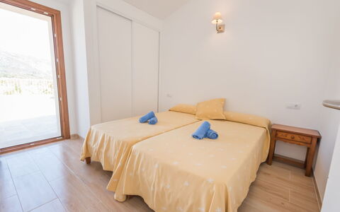 Sa Lluna: Habitación, Habitación, Cama, Mueble, Propiedad, Sábana, Suelo, Diseño De Interiores, Pared, Bienes Raíces