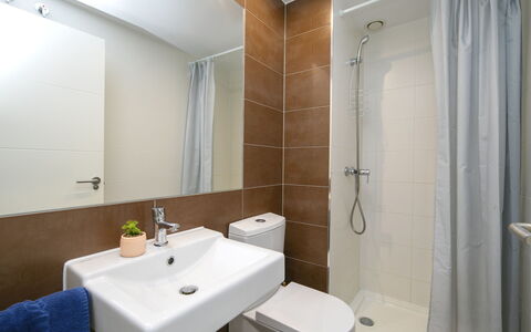 Calpe Calp 438: Arreglo De Tubería, Baño, Piso, Diseño De Interiores, Suelo, Lavabo, Grifo, Lavabo Del Baño, Plomería, Habitación