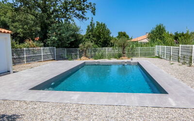 Argelès sur Mer 110: Agua, Los Recursos Hídricos, Propiedad, Cielo, Piscina, Azul, Sombra, Edificio, Rectángulo, Hierba