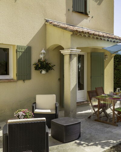 Villa Ballandé: Propiedad, Casa, Edificio, Patio, Casa, Bienes Raíces, Mueble, Habitación, Diseño De Interiores, Mesa