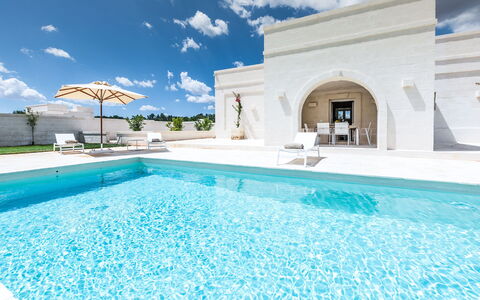 Il Casalino - Corte dei Messapi: Piscina, Propiedad, Edificio, Casa, Bienes Raíces, Villa, Inmuebles, Arquitectura, Ocio, Vacaciones