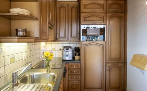 Midat Soleil: Gabinetes, Mostrador, Fregadero, Propiedad, Lavabo, Grifo, Cocina, Madera, Arreglo De Tubería, Estufa De Cocina