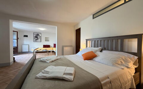 Villa Eleonora: Cama, Mueble, Diseño De Interiores, Habitación, Lecho, Sábana, Suelo, Piso, Pared, Habitación