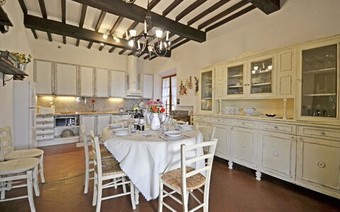 Villa Gelsomino: Habitación, Mueble, Edificio, Propiedad, Mostrador, Cocina, Techo, Diseño De Interiores, Suelo, Gabinetes