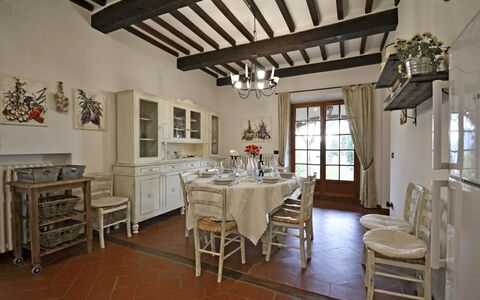 Villa Gelsomino: Habitación, Propiedad, Edificio, Mueble, Techo, Comedor, Diseño De Interiores, Suelo, Mesa, Suelos De Madera