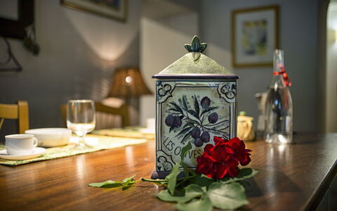 Villa Magnolia: Habitación, Flor, Mesa, Naturaleza Muerta, Planta, Fotografía De Naturalezas Muertas, Diseño Floral, Diseño De Interiores, Mueble, Casa