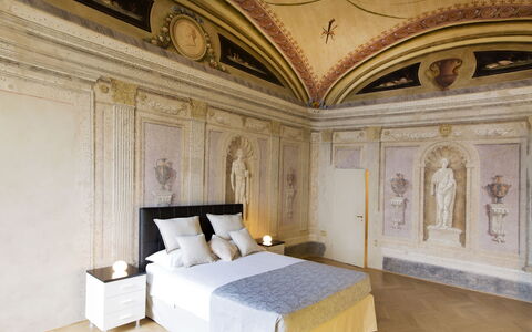 Appartamento Imperiale: Propiedad, Habitación, Diseño De Interiores, Edificio, Mueble, Techo, Habitación, Arquitectura, Pared, Cama