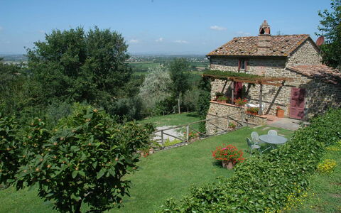 Villa Oleandro: Propiedad, Cabaña, Paisaje Natural, Casa, Casa De Campo, Jardín, Botánica, Edificio, Área Rural, Planta