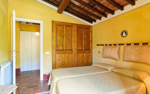 Villa Oleandro: Habitación, Habitación, Propiedad, Cama, Mueble, Edificio, Techo, Casa, Bienes Raíces, Diseño De Interiores