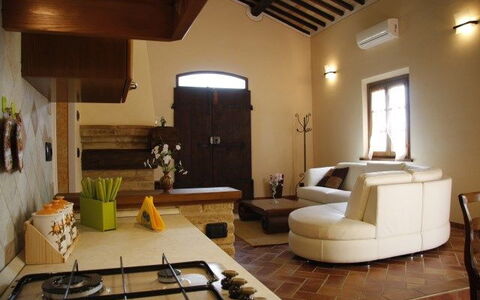 Villa Camelia: Habitación, Sala, Diseño De Interiores, Propiedad, Edificio, Techo, Mueble, Casa, Suelo, Mesa