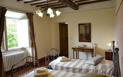 Villa Il Borgo: Habitación, Propiedad, Mueble, Edificio, Diseño De Interiores, Techo, Habitación, Casa, Cama, Bienes Raíces