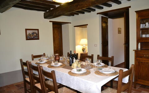 Villa Il Borgo: Habitación, Propiedad, Comedor, Edificio, Mesa, Restaurante, Mueble, Casa, Diseño De Interiores, Bienes Raíces