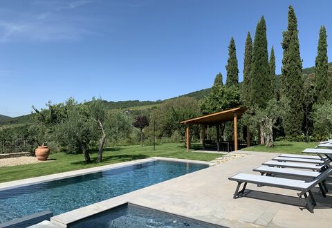 Villa Il Borgo: Agua, Cielo, Planta, Propiedad, Banco Al Aire Libre, Azur, Piscina, Paisaje Natural, Árbol, Hierba