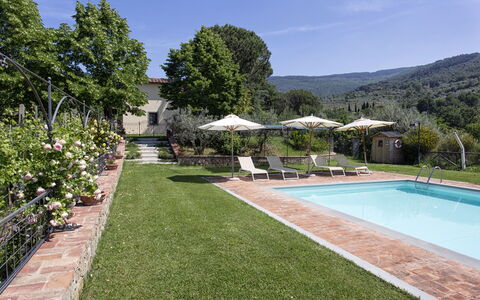 Villa San Pietro: Propiedad, Piscina, Bienes Raíces, Hierba, Casa, Patio Interior, Casa, Césped, Yarda, Inmuebles