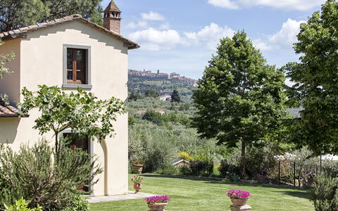 Villa San Pietro: Propiedad, Casa, Casa, Bienes Raíces, Edificio, Barrio Residencial, Inmuebles, Árbol, Jardín, Cabaña