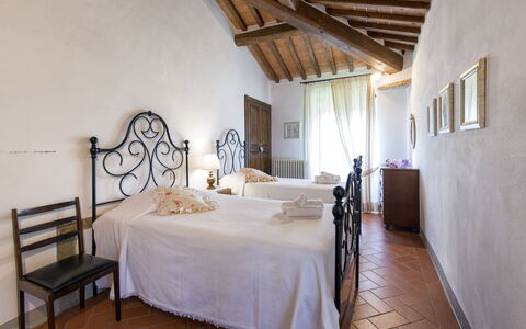 Villa San Pietro: Habitación, Cama, Habitación, Mueble, Propiedad, Diseño De Interiores, Edificio, Sábana, Marco De La Cama, Pared