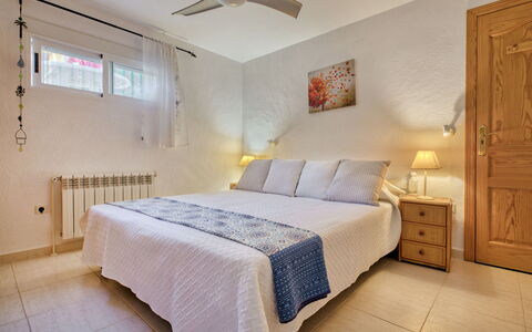 Bosque: Habitación, Cama, Mueble, Habitación, Propiedad, Sábana, Colchón, Diseño De Interiores, Marco De La Cama, Suelo