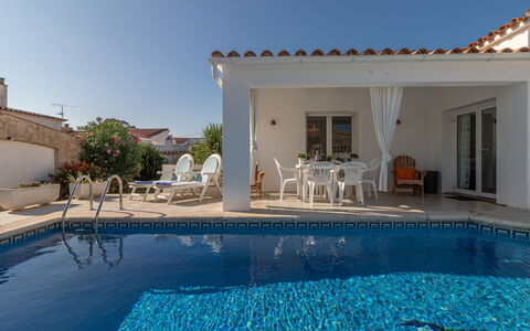 Montgri: Propiedad, Piscina, Edificio, Casa, Bienes Raíces, Casa, Inmuebles, Villa, Azur, Barrio Residencial