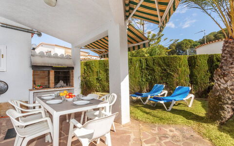 Villa Nena: Mueble Para Exteriores, Piscina, Ocio, Sombra, Recurso, Silla, Patio Interior, Eco Hotel, Loseta, Planta De Casa