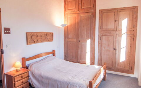 Mas Troumpill: Habitación, Cama, Mueble, Habitación, Sábana, Propiedad, Marco De La Cama, Colchón, Diseño De Interiores, Lecho
