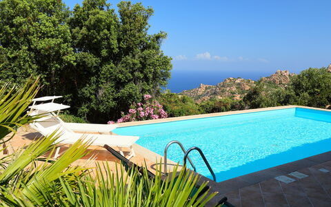 Petra Rossa: Piscina, Propiedad, Paisaje Natural, Hierba, Bienes Raíces, Casa, Azur, Ocio, Vacaciones, Villa