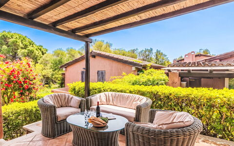 Dalila: Mueble, Mueble Para Exteriores, Porche, Mesa Al Aire Libre, Silla, Jardín, Sombra, Eco Hotel, Patio, Patio Interior