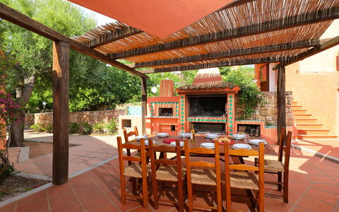 Bouganville: Propiedad, Edificio, Bienes Raíces, Habitación, Casa, Patio, Pérgola, Mueble, Porche, Diseño De Interiores