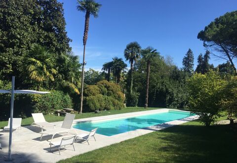 Villa Ghis - Sleeps 16: Piscina, Propiedad, Cielo, Casa, Bienes Raíces, Árbol, Desierto, Palmera, Casa, Vacaciones