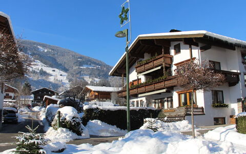Aschau im Zillertal 485: Nieve, Invierno, Propiedad, Montaña, Pueblo De Montaña, Hill Station, By, Cordillera, Casa, Estación De Esquí