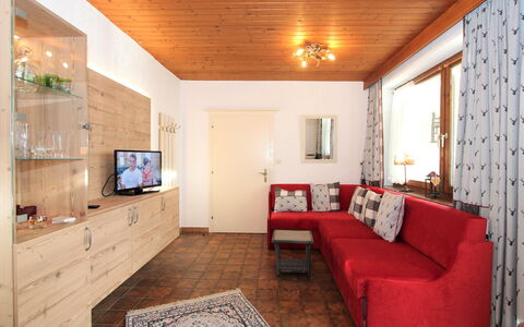 Aschau im Zillertal 485: Habitación, Mueble, Propiedad, Techo, Diseño De Interiores, Edificio, Sala, Pared, Casa, Bienes Raíces