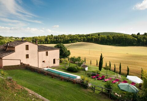 Villa Le Caggia: Propiedad, Casa, Paisaje Natural, Casa, Cabaña, Cielo, Área Rural, Casa De Campo, Inmuebles, Granja