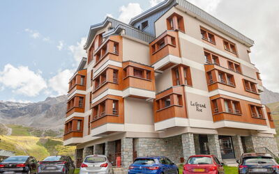 Tignes 392: Edificio, Barrio Residencial, Propiedad, Departamento, Barrio, Casa, Arquitectura, By, Bienes Raíces, Vehículo
