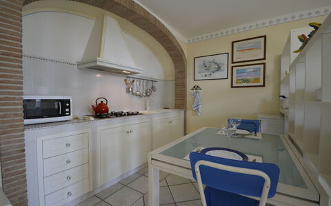 Casale Valentina: Propiedad, Habitación, Mueble, Edificio, Casa, Arquitectura, Diseño De Interiores, Suelo, Bienes Raíces, Cocina