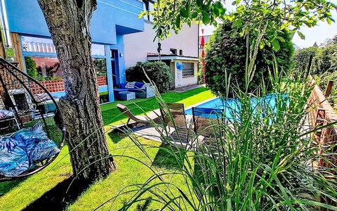 Řeporyje: Mueble, Silla, Mueble Para Exteriores, Mesa, Madera, Mesa Al Aire Libre, Cocina Y Comedor Mesa, Sombra, Jardín, Paraguas