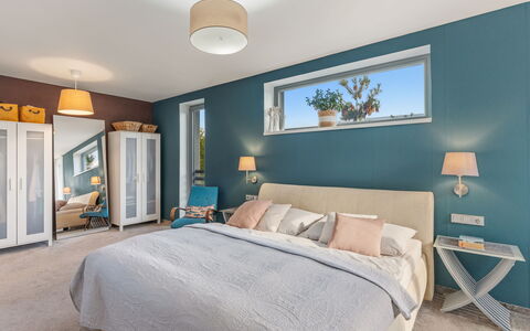 Řeporyje: Mueble, Cama, Habitación, Diseño De Interiores, Techo, Madera, Sábana, Piso, Lecho, Suelo